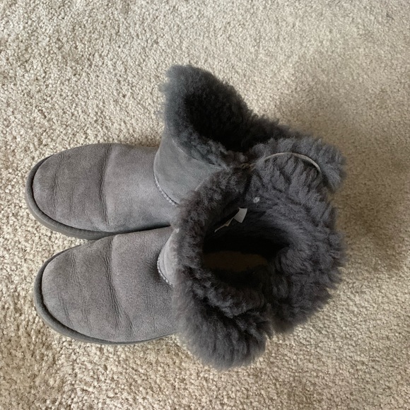 grey uggs - Picture 4 of 7